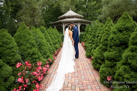 Crest hollow woodbury - The Crest Hollow Country Club features unique destination-themed outdoor and indoor venues perfect for your wedding ceremony, from romantic and rustic gardens, to elegant ballrooms and more intimate settings. The Club sits on 24 expansive acres in the heart of Long Island. Art deco design married with classic elegance creates a unique ... 